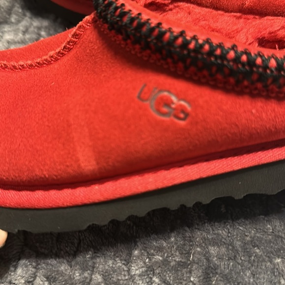 Kids Size 1 UGG boots. - Picture 3 of 7